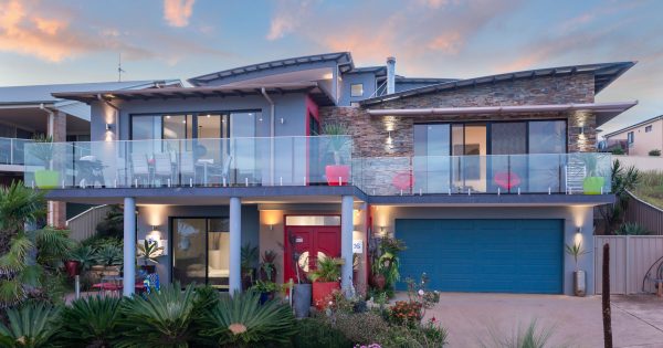 Family beach home with panoramic views at Long Beach