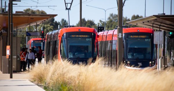 Push for Commonwealth to assume control of light rail from Parliamentary Triangle to Queanbeyan