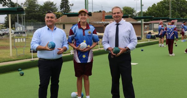 Synthetic greens at Queanbeyan tell story of survival for lawn bowls club