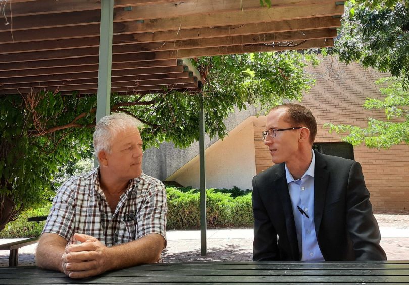 Peter Nieuwendyk and Dr Richard Singer at Canberra Hospital.