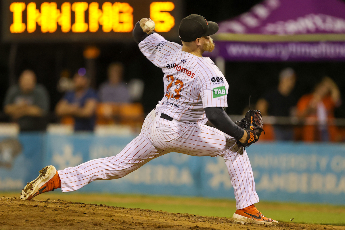 Cavs pitcher Steve Kent in action against Brisbane at Narrabundah Ballpark.