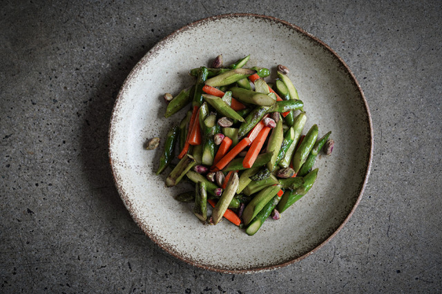 Crispy asparagus with toasted pistachio