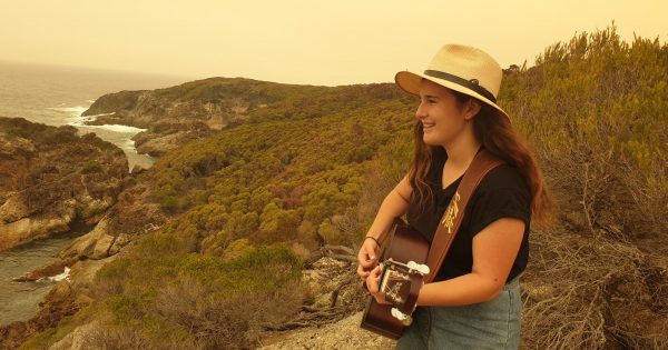 Bega's Felicity Dowd smashes the country music chart at 17