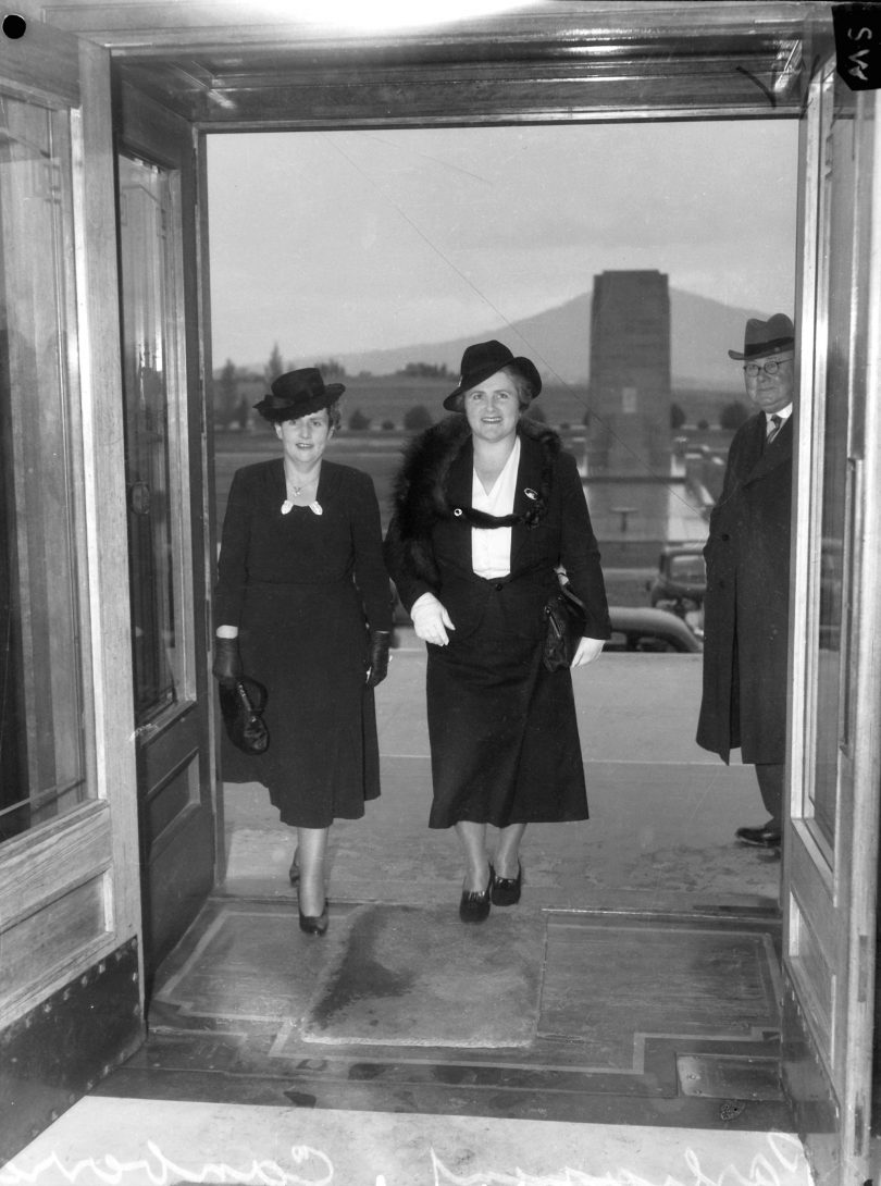 Dorothy Tangney and Enid Lyons at Parliament House in 1943.