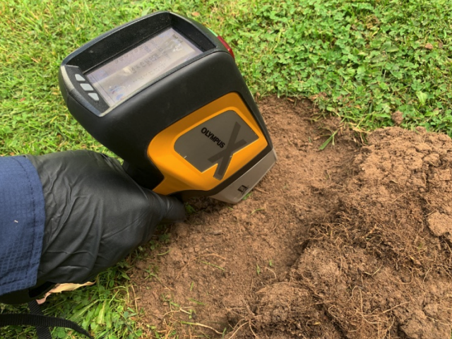 Screening soil at Captains Flat with an XRF analyser