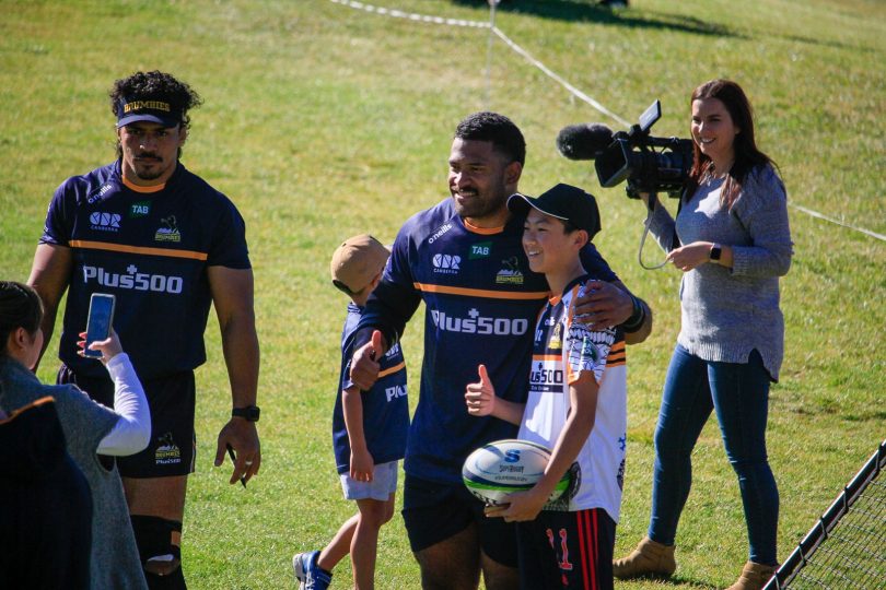 Brumbies players interact with fans after an open training session. Photo: Brumbies Media/Rian Murphy.