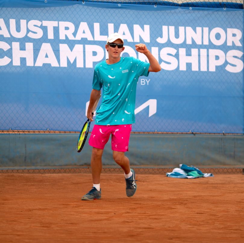 Charlie Camus playing tennis on claycourt