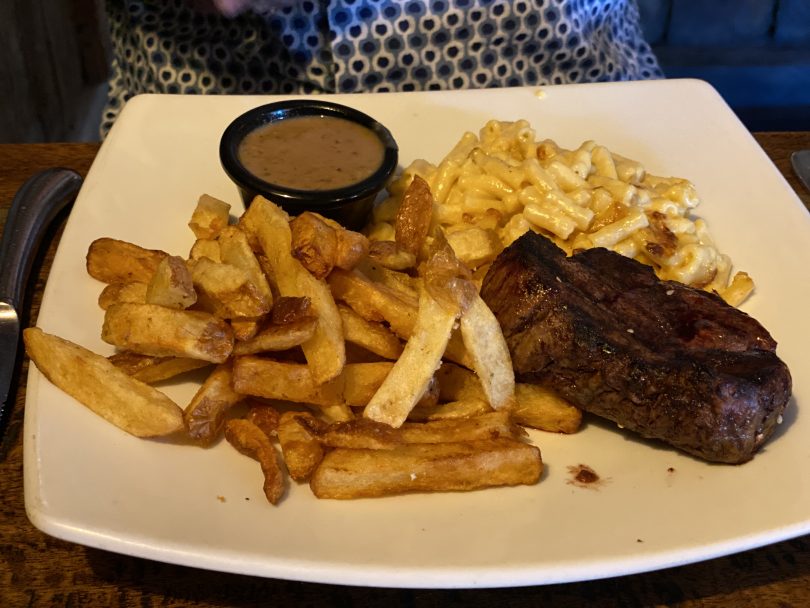 Steak lunch at the Old Canberra Inn