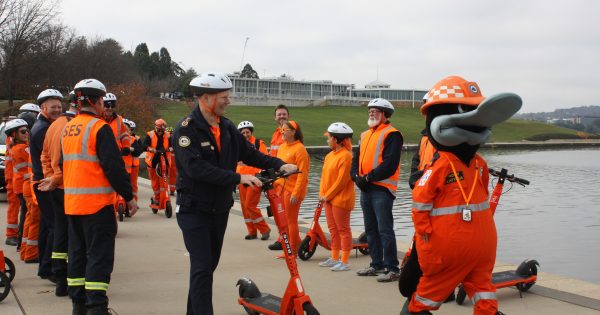 Canberra WOWs while thanking SES volunteers
