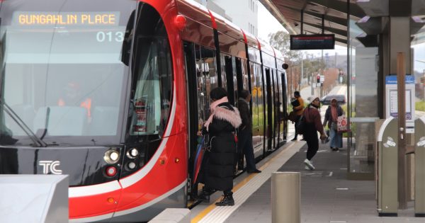 Barr brushes off 'stale and conservative' Opposition as it drops support for light rail to Woden