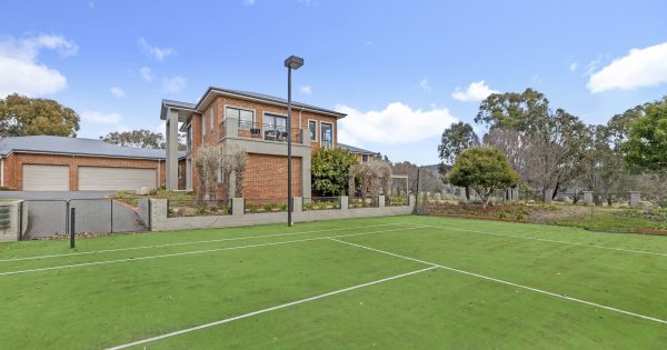 Glamorous abode with tennis court expected to smash sales record in Tuggeranong