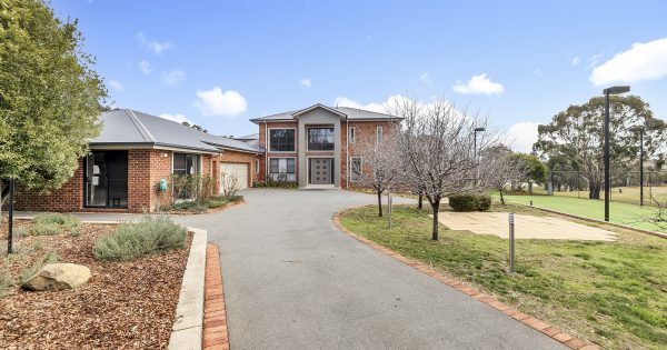 Records smashed in Tuggeranong and Holder as real estate sector responds to lockdown