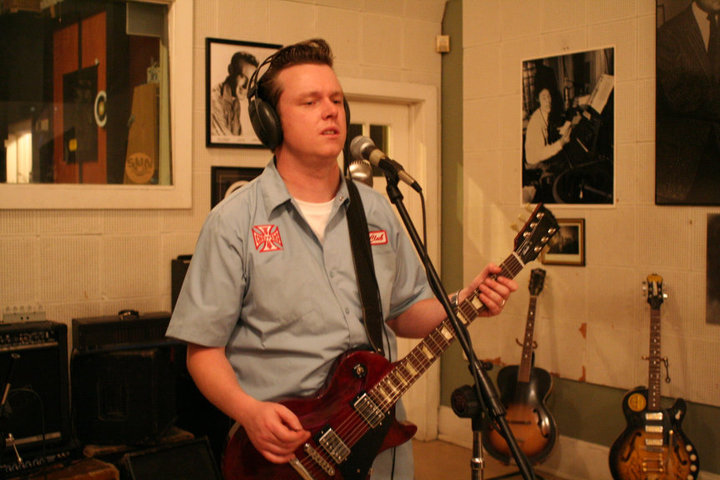 Charlie Tizzard playing guitar at Sun Studio