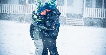 Snow falls across northern ACT region, delighting locals