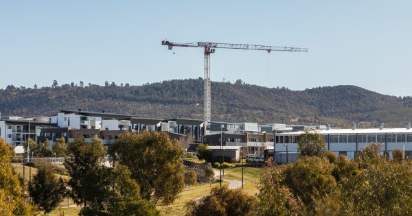 WorkSafe, police crack down on illegal construction work during lockdown