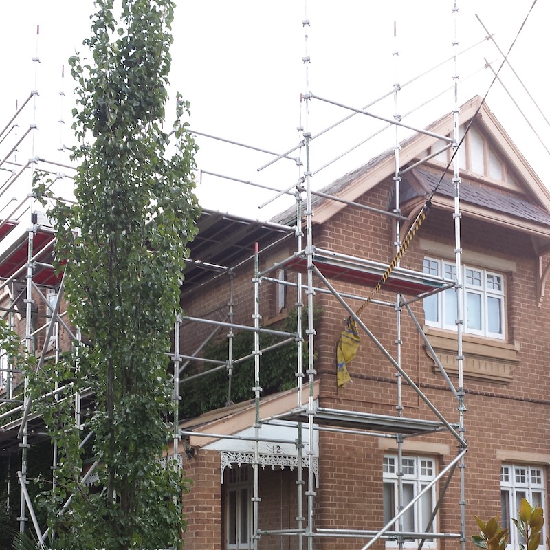 Scaffolding around house on Hurst Street in Goulburn