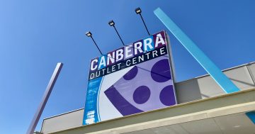 Canberra shopping centre locked down after man allegedly threatened staff, pulled knife