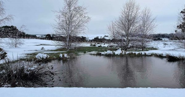Heavy snow and wild weather closes roads and impedes medical supplies to Crookwell Hospital