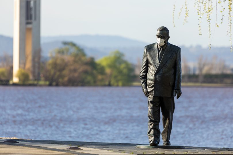 Sir Robert Menzies statue wearing a mask.