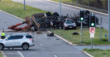 Fatal crash closes Barton Highway