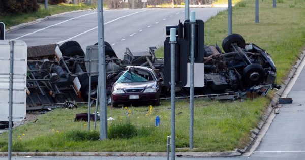 Tow truck driver to plead not guilty to charges relating to fatal three-car Barton Highway collision