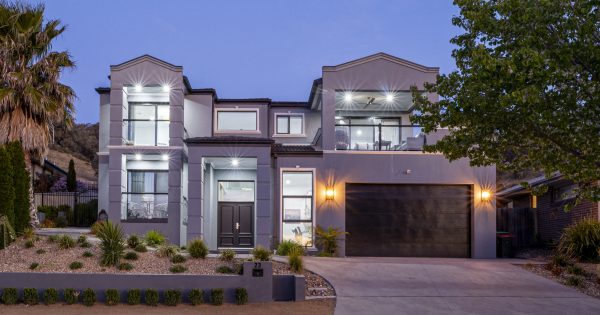 Wittunga Crescent home smashes sales record in Banks