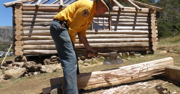 Historic Kosciuszko huts to be faithfully rebuilt after Black Summer bushfire damage