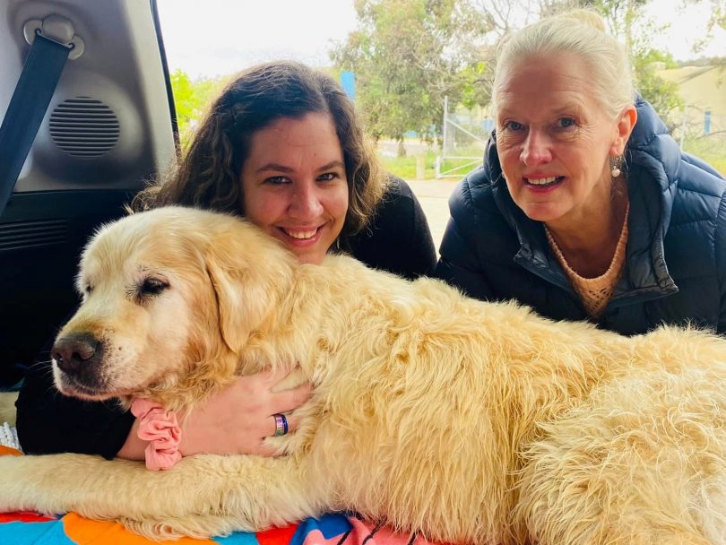 Jessica Burne with her mum and dog Maxi