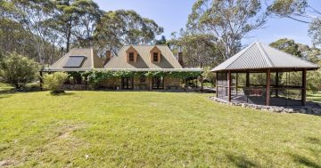 A cosy handmade Cottage and a creek close by, quintessential bush living in Hereford Hall