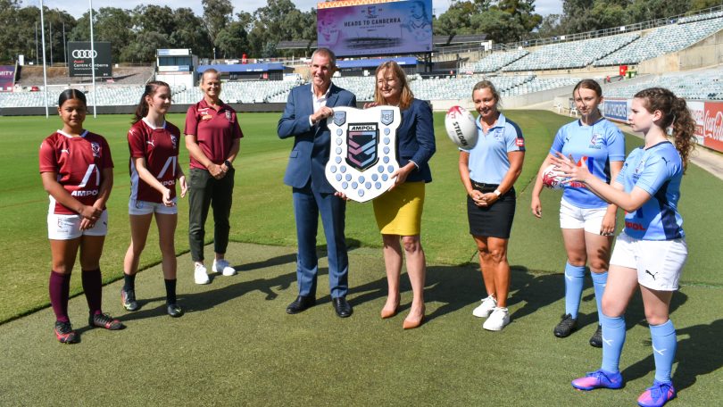 Don Furner and Yvette Berry with representatives of Queensland and NSW Women's Rugby League teams.