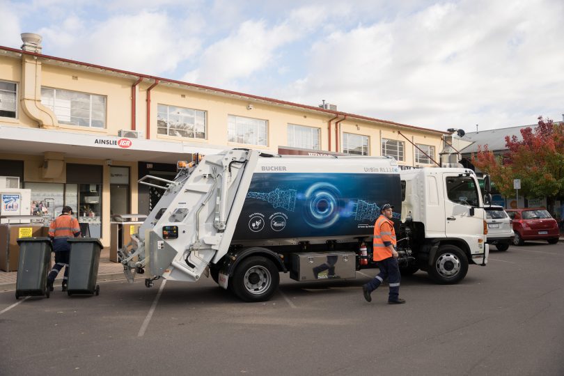 Electric garbage truck