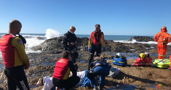 Canberra rock fisherman flown to hospital following South Coast rescue