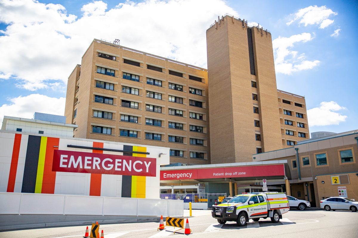 Outside view of Canberra hospital emergency department