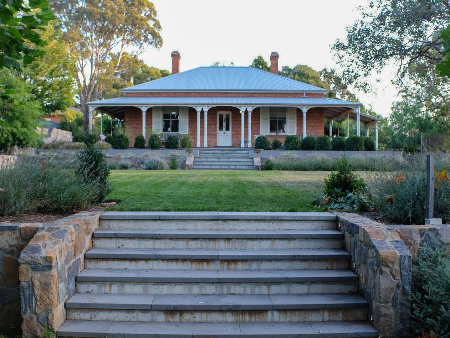 Colonial-inspired garden in Queanbeyan