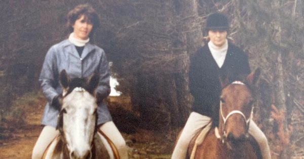 Memories bring life of Canberra legend Bobbie Llewellyn galloping back