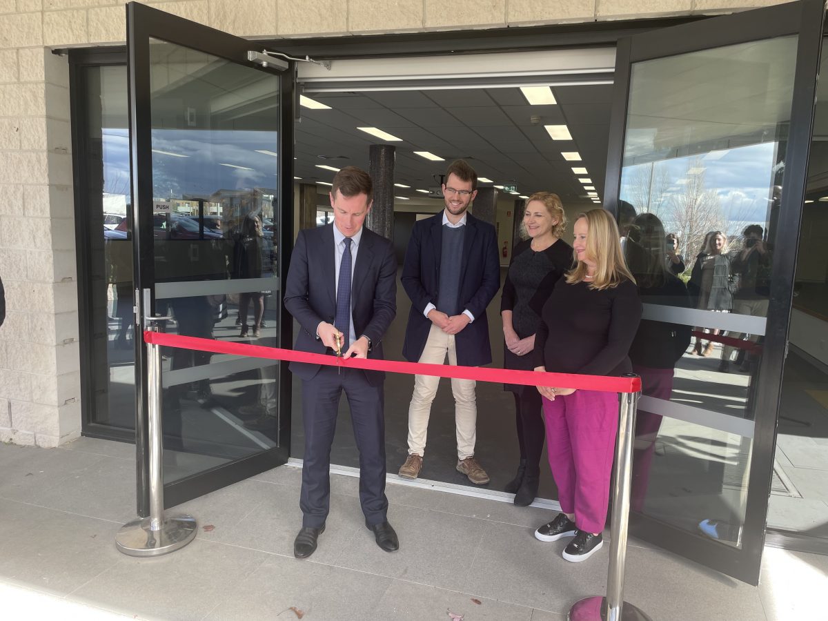 chris steel cuts the ribbon at the Coombs community centre