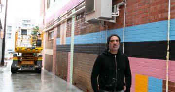 Big Swoop artist returns with colourful mural in Queanbeyan's No Name Lane