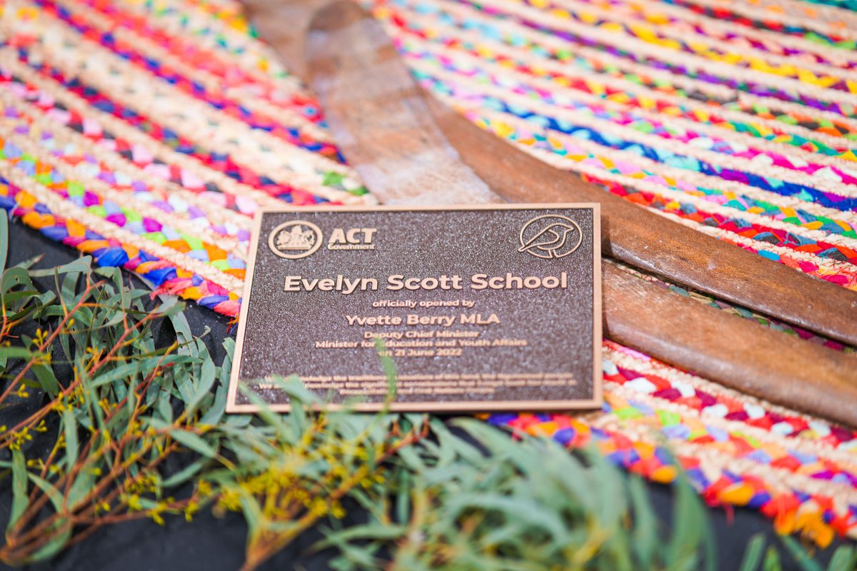 Plaque at Evelyn Scott School