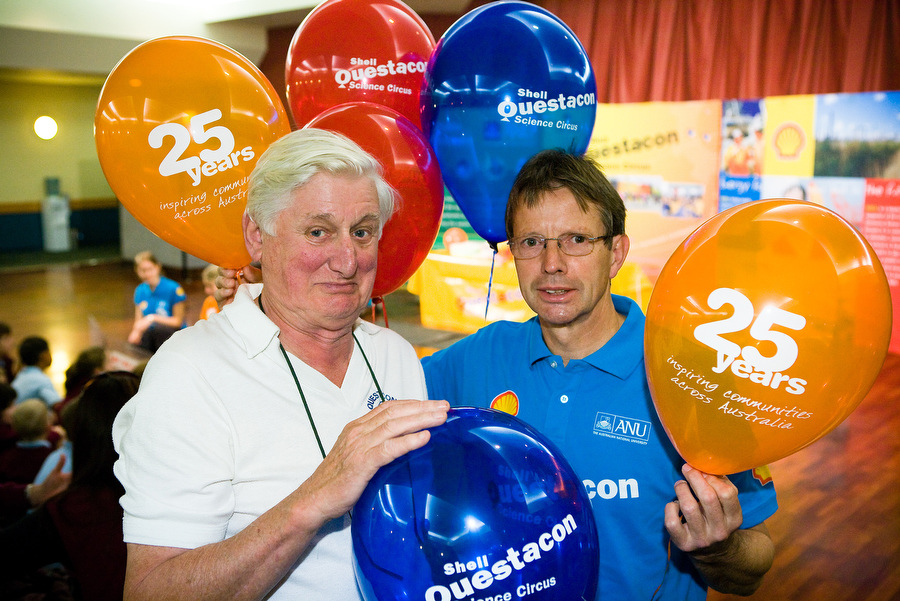 Questacon founder Mike Gore with Graham Durant