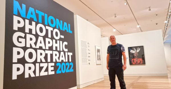 National portrait prize winner gives winnings to fellow Indigenous artists - so they can tell their stories