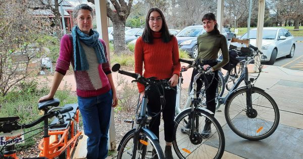 E-bike library expanding so more Canberrans can try some easy riding and cut fuel bills