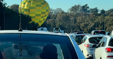 Traffic headaches as hot air balloon lands on Parkes Way