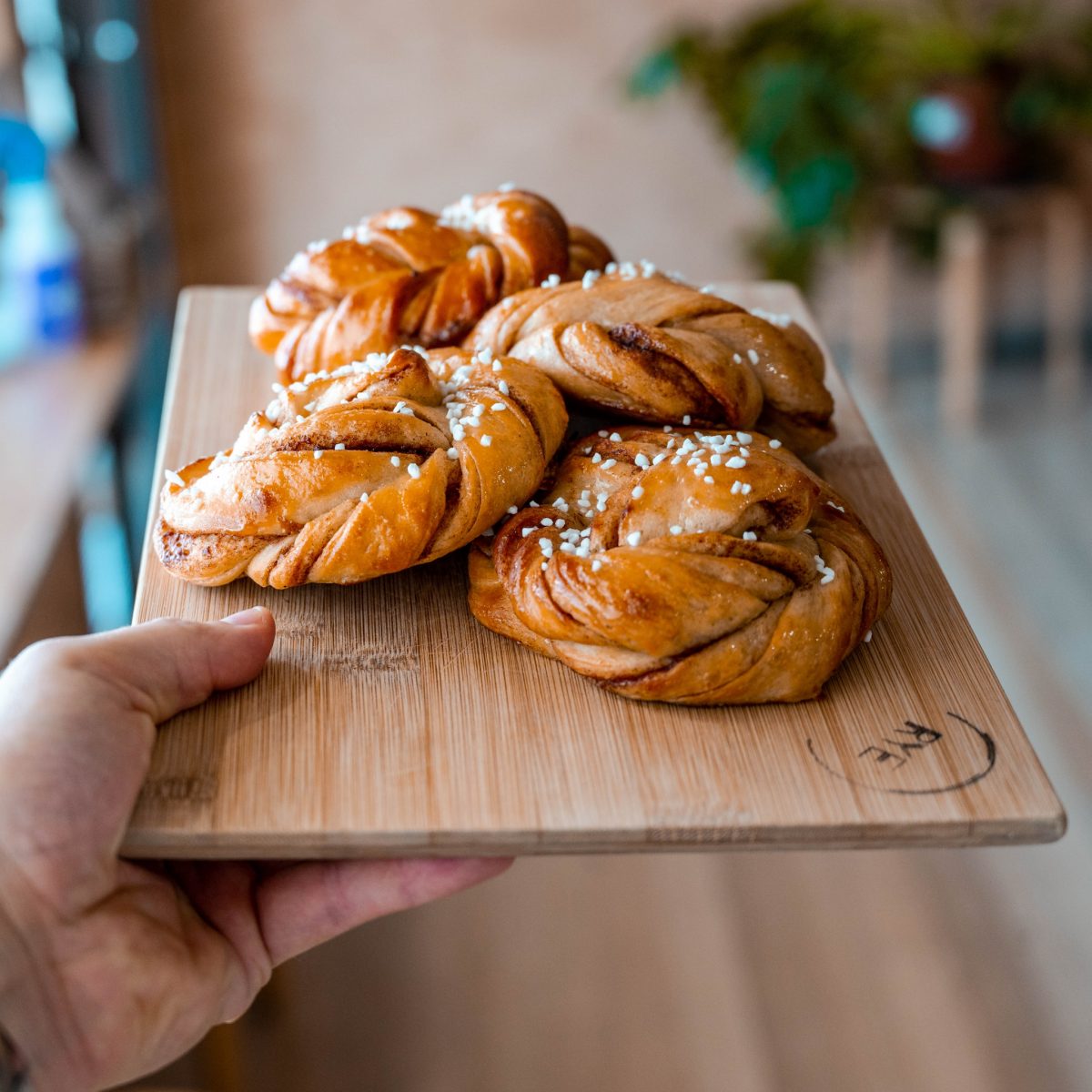 Tray with buns