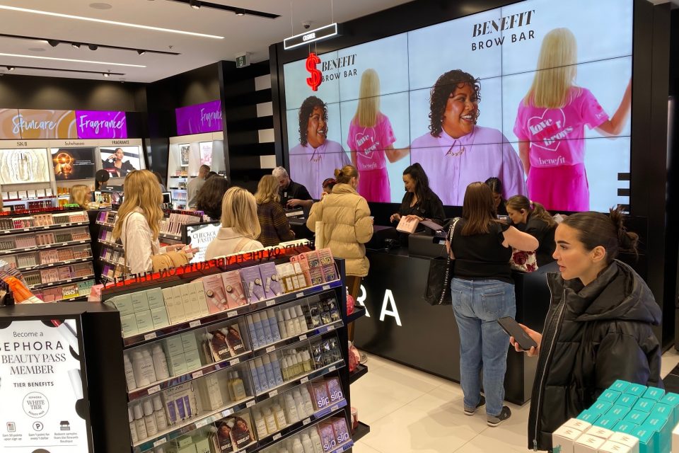 Sephora fans line up from 4 am as new Canberra store opens | Riotact