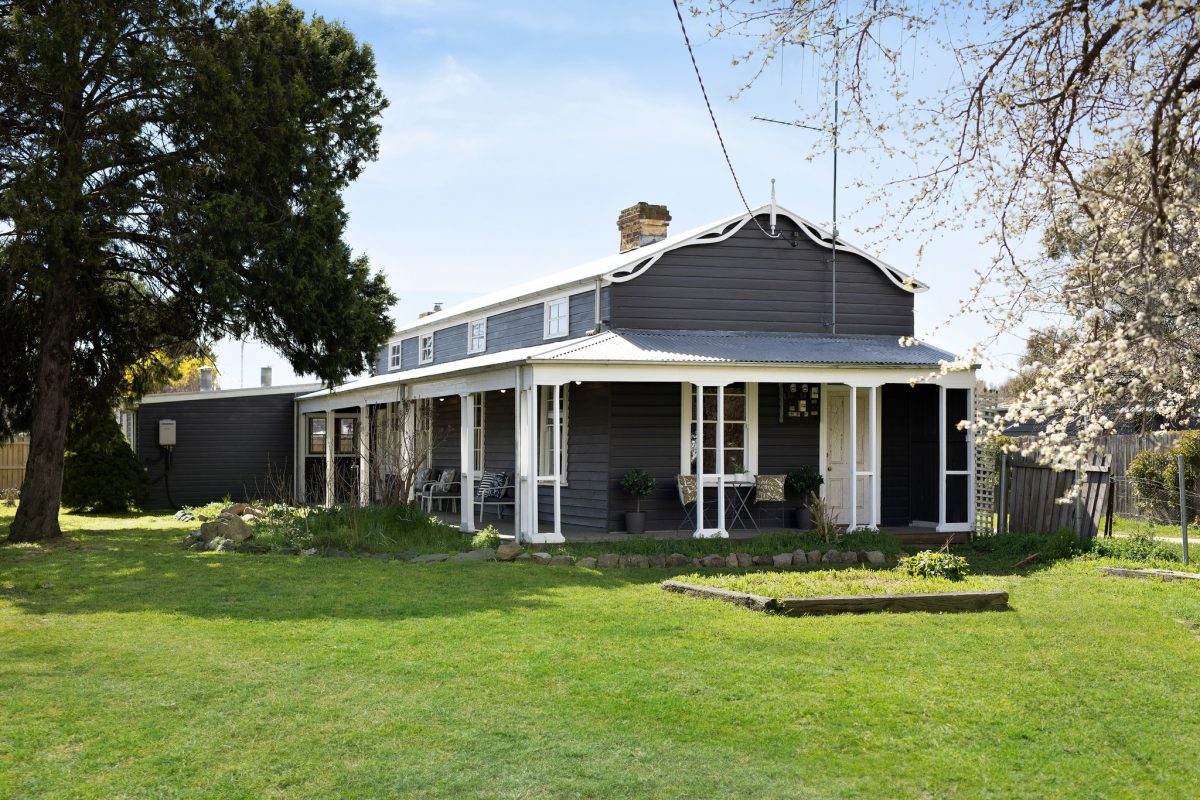 outside view of 12 Malbon St Bungendore 