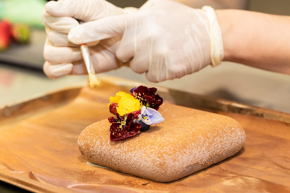 Cake with edible flowers