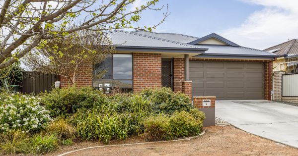 Stylish Dunlop home hidden away in a quiet street