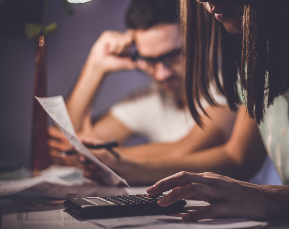 couple working with a calculator