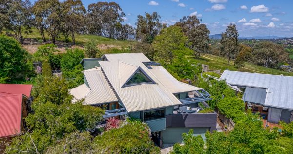 Award-winning, architecturally pleasing Ngunnawal home nestled in nature