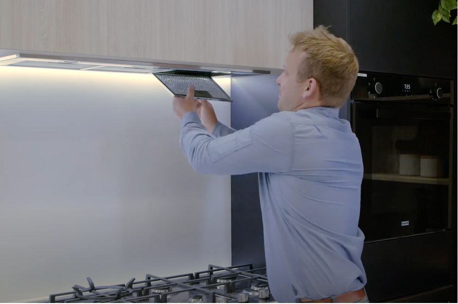 Grae Munro from Detlevs demonstrates how to remove an oven rangehood filter